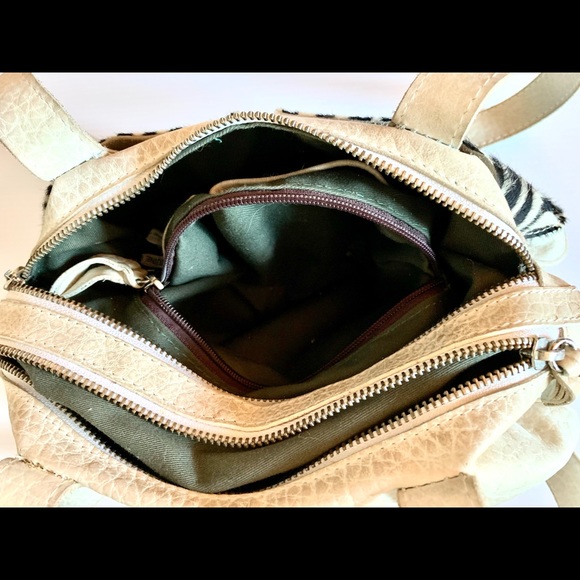 Imported from ITALY. Oyster leather with Natural Hide Accent Pockets Crossbody - Picture 5 of 7